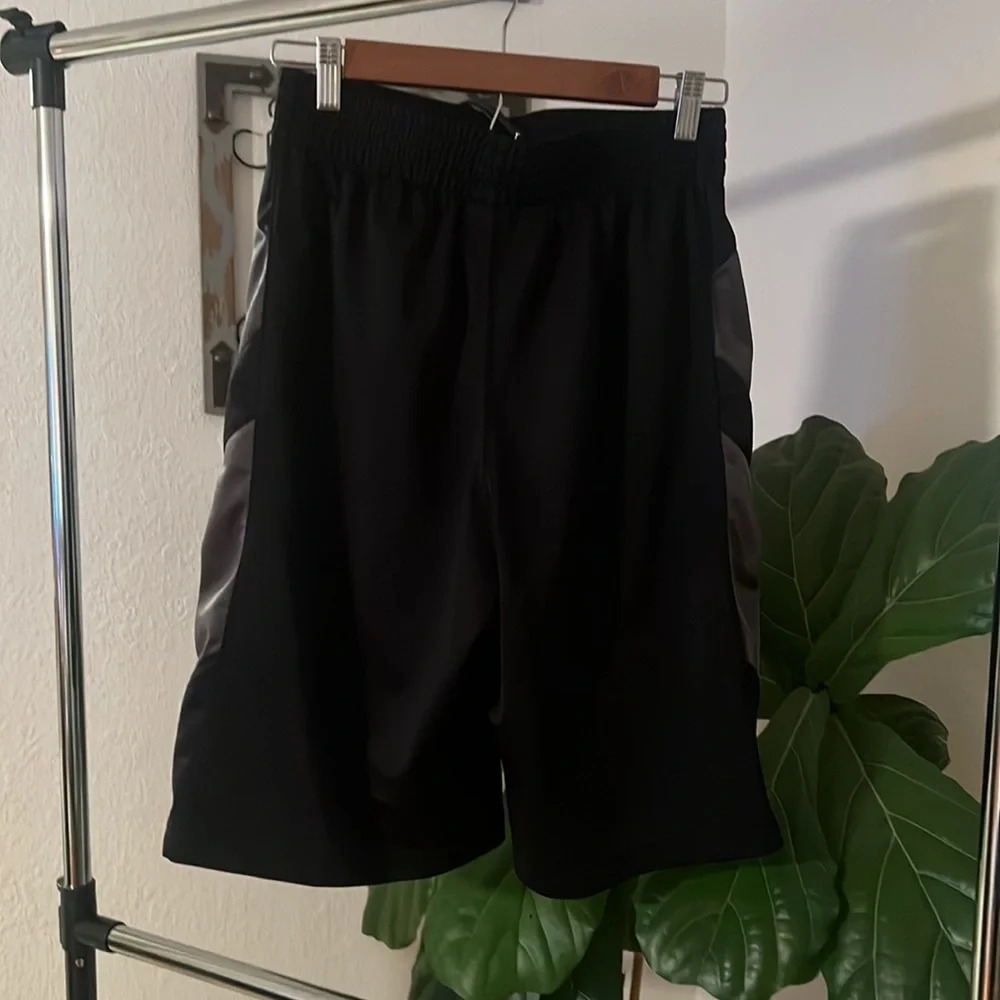 Everlast Shorts. Size Small - Picture 4 of 5